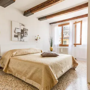 https://accademia-charm-apartments-by-wonderful-italy.hotelslidodijesolo.com